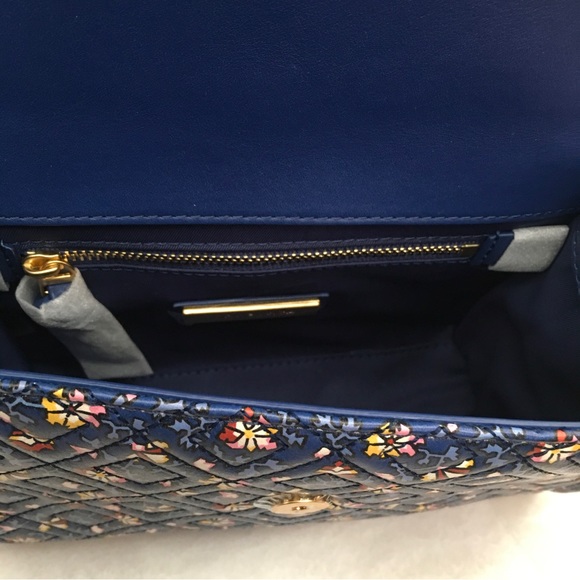 🆕 Tory Burch Fleming Printed Convertible Shoulder Bag in blue wild pansy - Picture 6 of 9